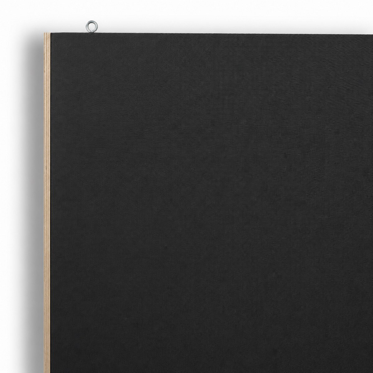 Absorbeur large bande installé au plafond d’un home cinéma afin de limiter les premières réflexions