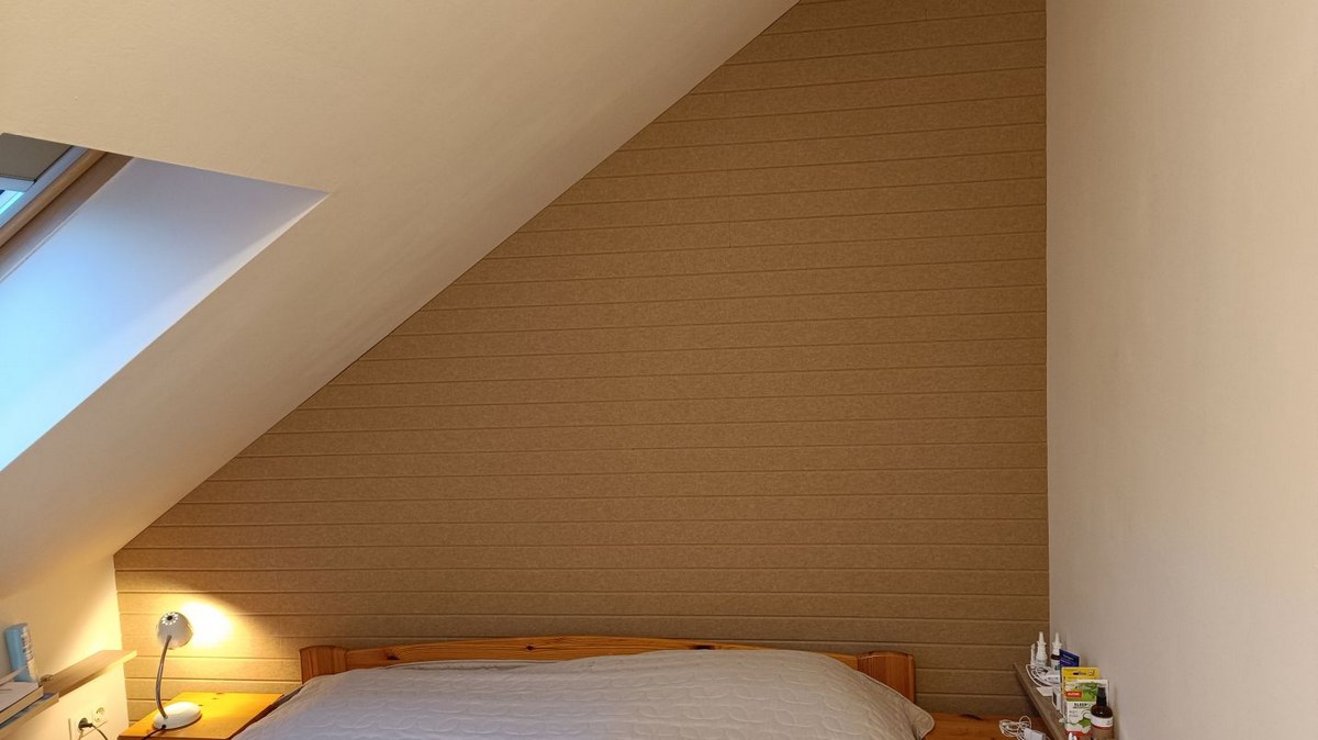 Bilnora 120 × 60 × 0,9 cm utilisé sur un mur de séparation afin d’améliorer le confort sonore sans alourdir la décoration