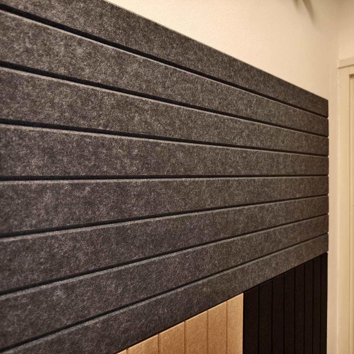 Bilnora à motif rayé utilisé derrière un doublage mural pour contribuer à réduire la transmission des bruits aériens
