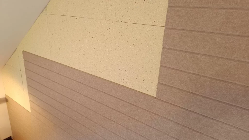 Combinaison de mousse extra-dense Elitexa et de panneaux en feutre Bilnora