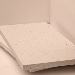 Isolation phonique de plafond avec panneaux retardateurs de flamme Elitexa dans les établissements de santé