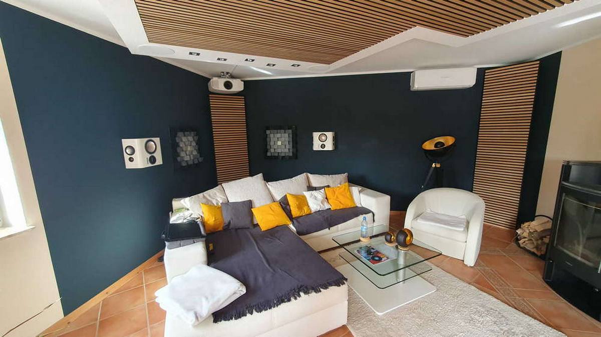 Panneaux FREJA 200 × 60 cm pour améliorer le confort acoustique des grands volumes sans occuper les murs