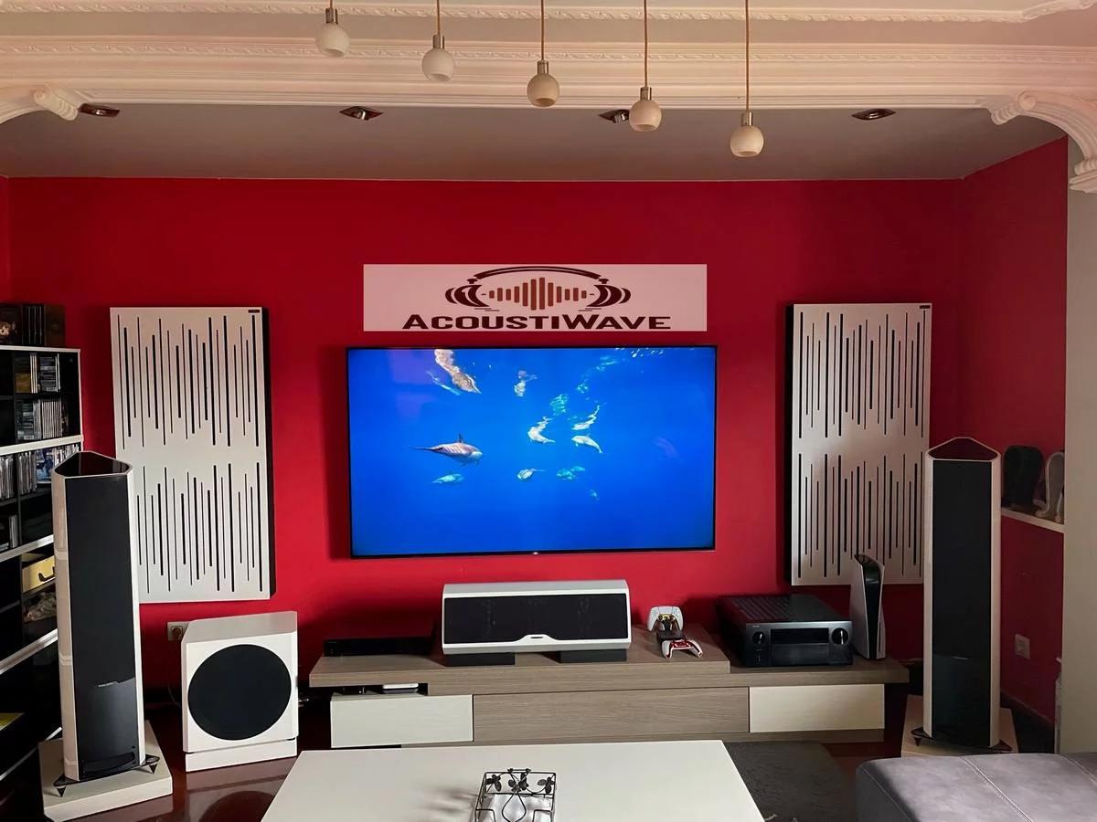 Panneaux Varnour disposés autour d’un téléviseur pour améliorer l’acoustique du salon