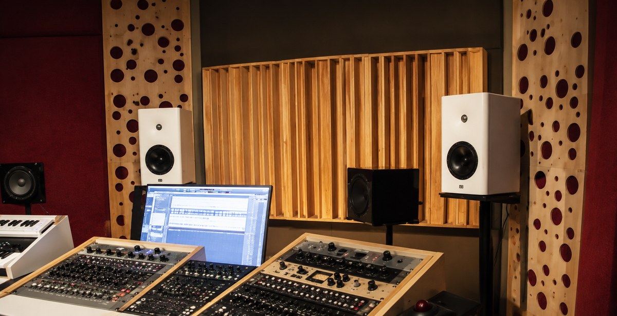 Traitement par diffusion QRD dans une salle Hi-Fi dédiée à l’écoute de musique classique