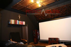 conception acoustique de salle de cinéma avec absorbeurs acoustiques (3)