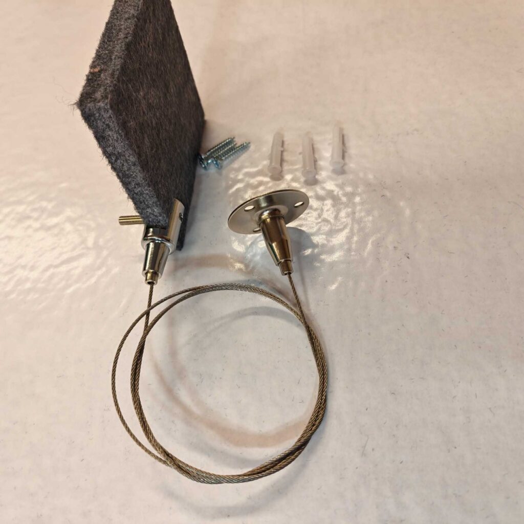 Crochet pour panneau de plafond vertical