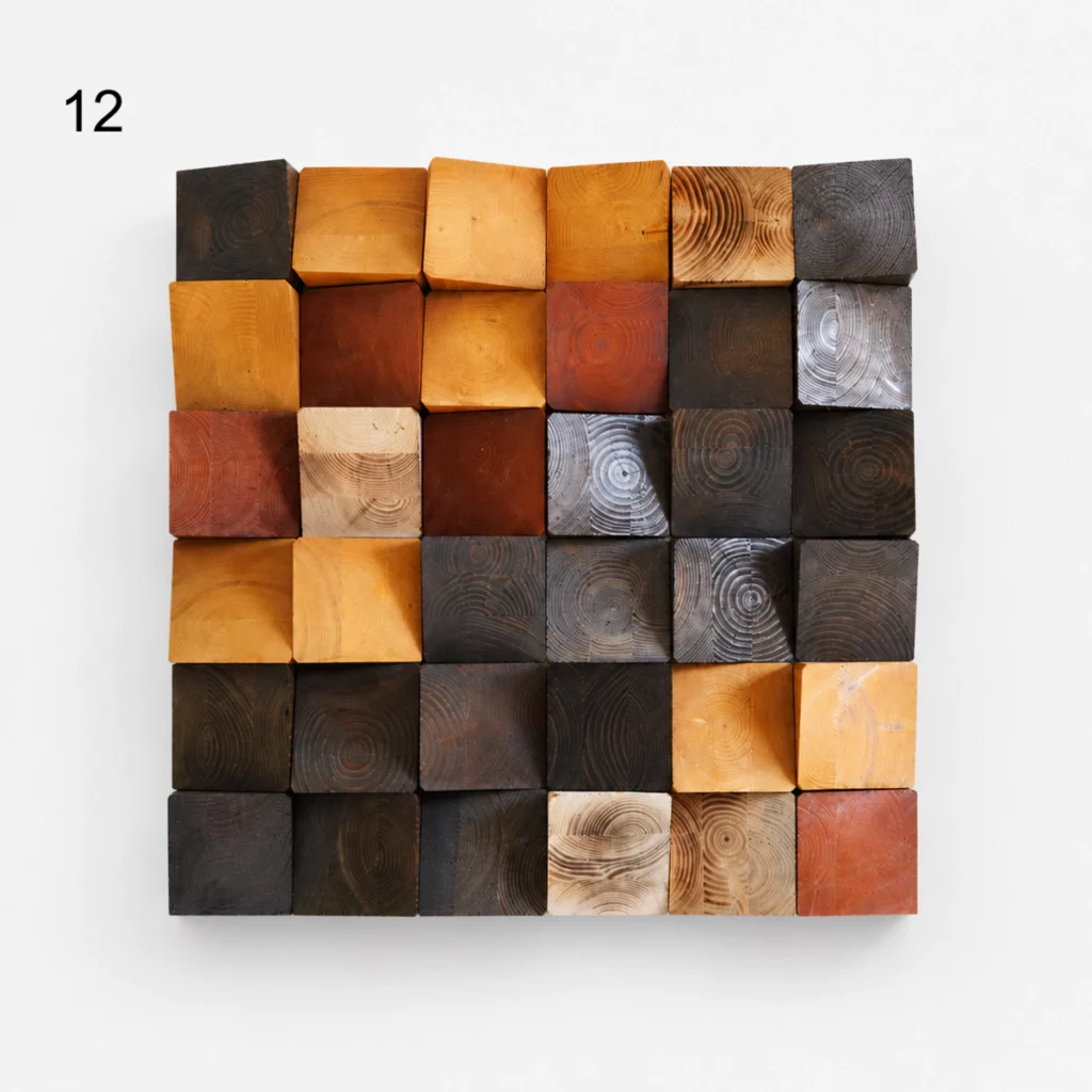 Diffuseur Art motif 12 composé de blocs de bois en relief aux teintes naturelles, brunes, noires, orangées et rougeâtres, avec les cernes du bois visibles.