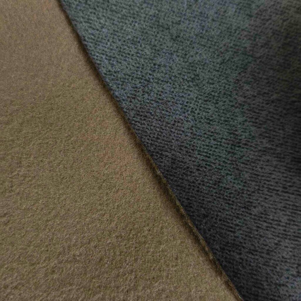 Verso du tissu acoustique Forio montrant la structure interne