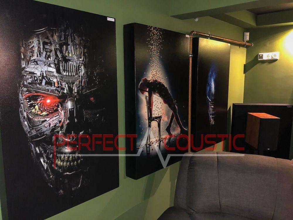 Image acoustique décorative avec motifs futuristes dans une salle home cinéma