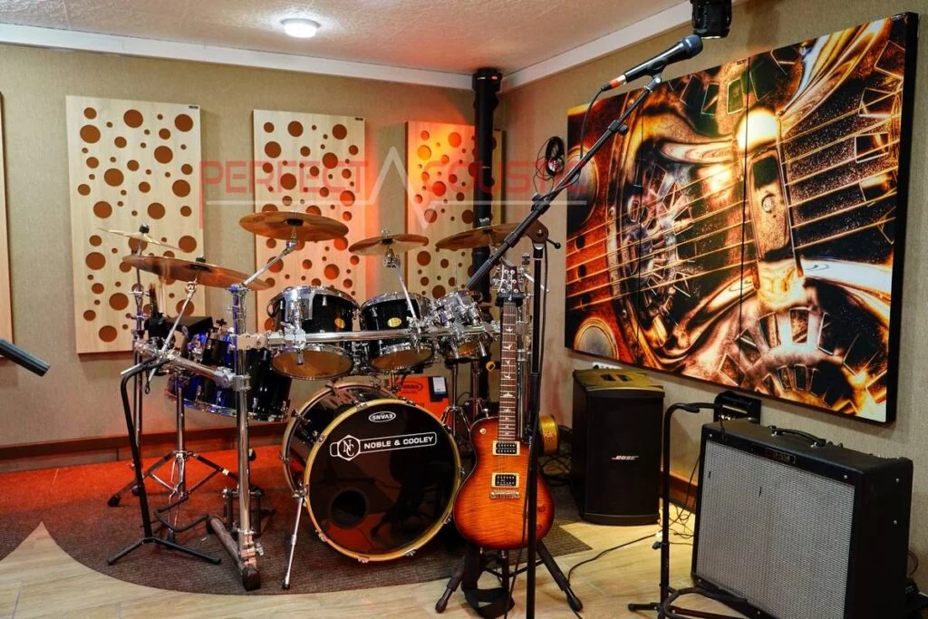 Image acoustique imprimée avec guitare et batterie dans un studio de musique