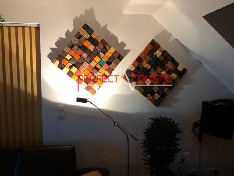 Panneaux acoustiques sur mesure installés dans un salon moderne