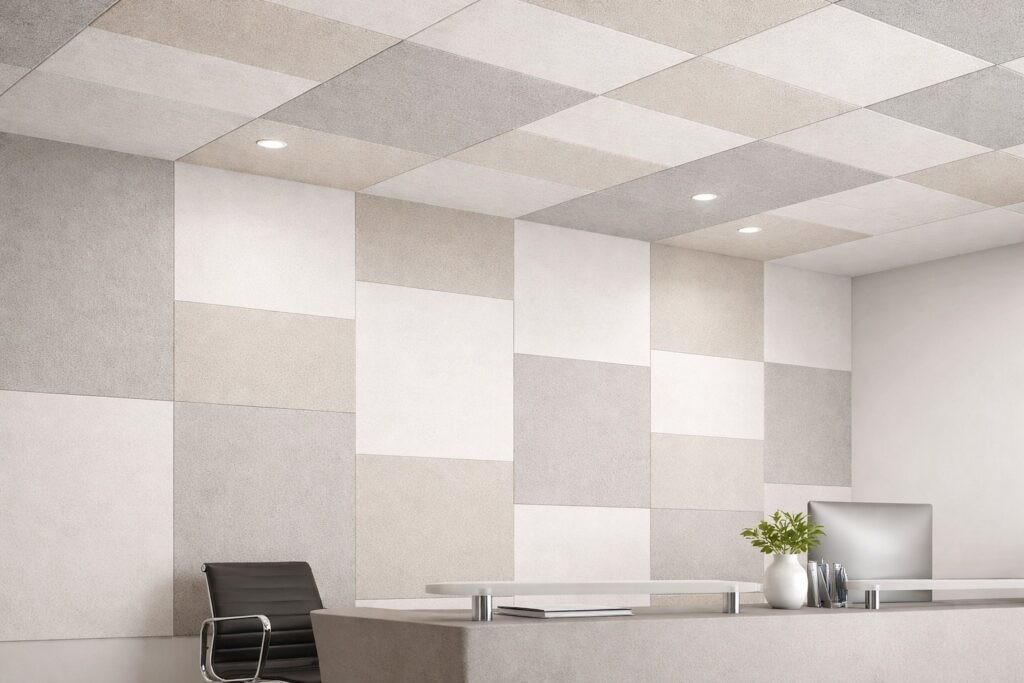 Plafond acoustique en rénovation dans un bureau moderne avec panneaux décoratifs