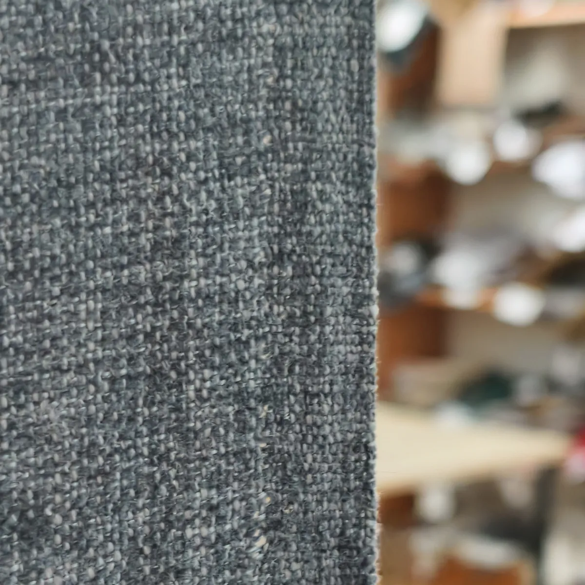 Tissu gris rideau absorbant acoustique Tesla en détail