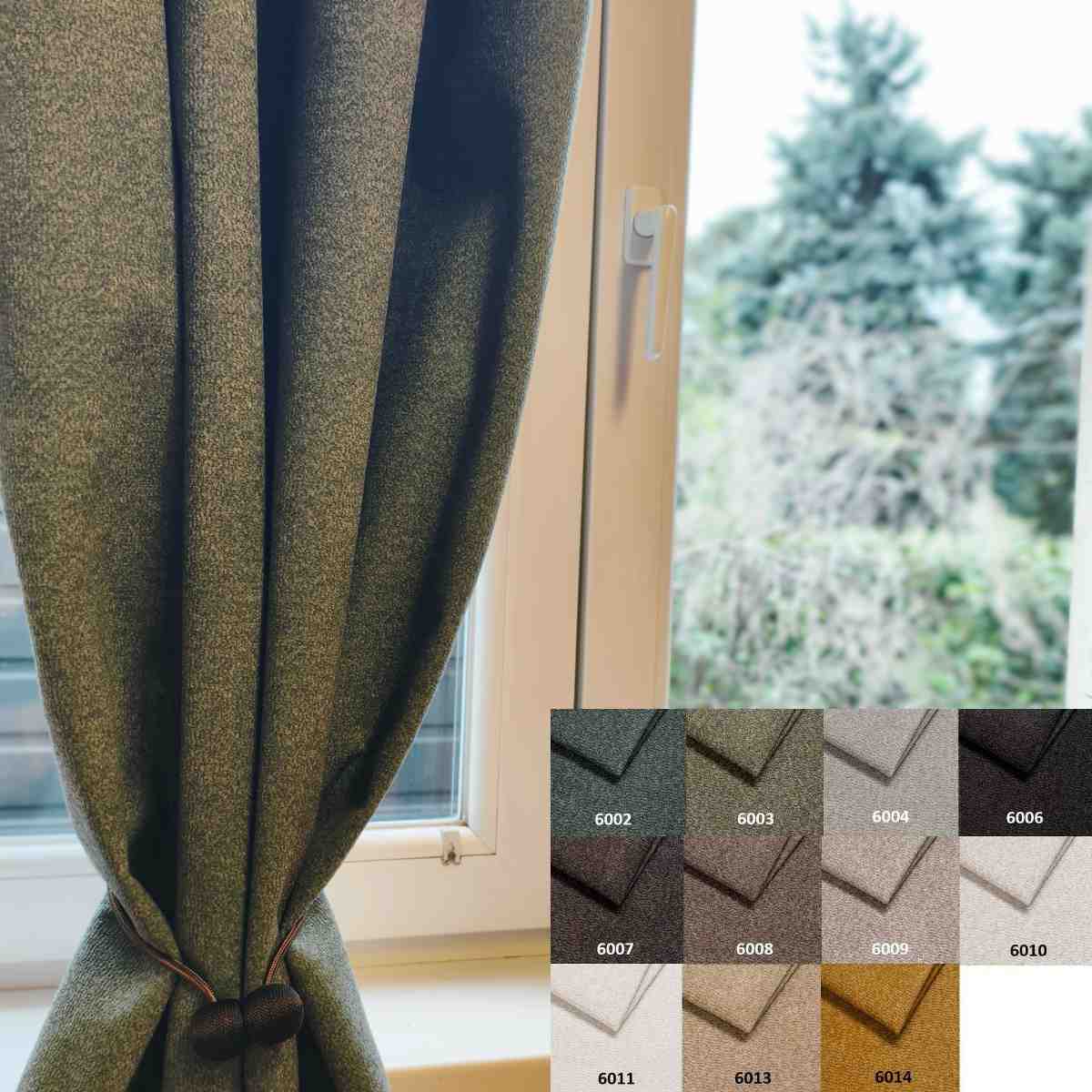 Rideau acoustique Meva devant une fenêtre avec texture textile visible