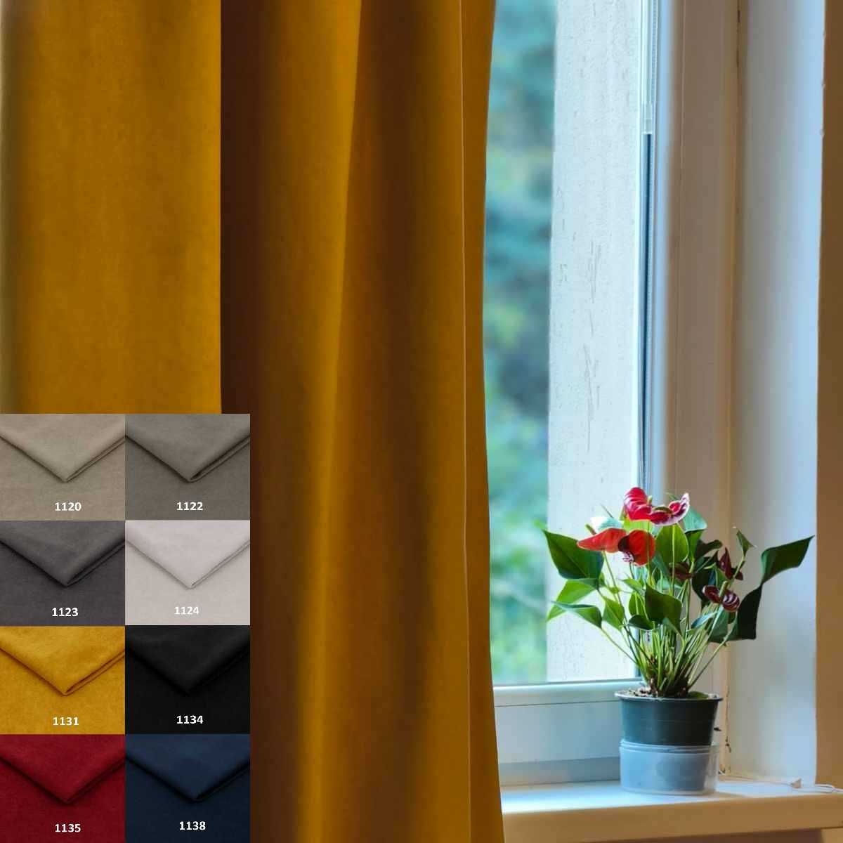 Rideau thermique Brazio velours jaune près d’une fenêtre