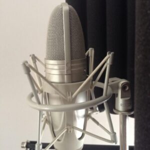 Test de microphone de studio Shure KSM44A et Neumann TLM102