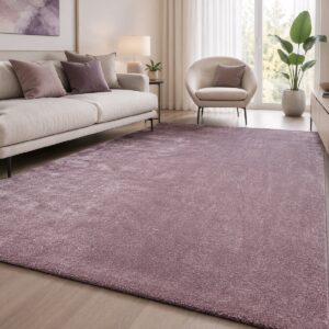 Tapis acoustique violet Luxury Harmony dans un salon moderne, avec une surface douce et dense qui apporte une ambiance chaleureuse et élégante.