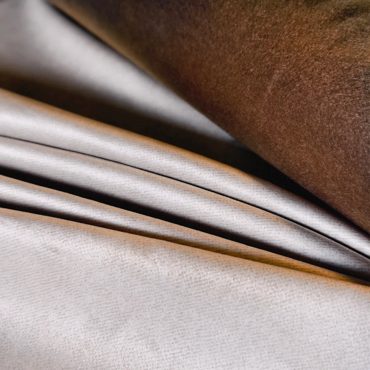 Détail du textile acoustique Forio beige et marron