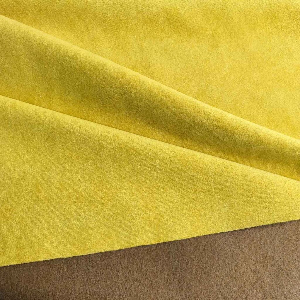 Tissu Brazio jaune avec texture fine